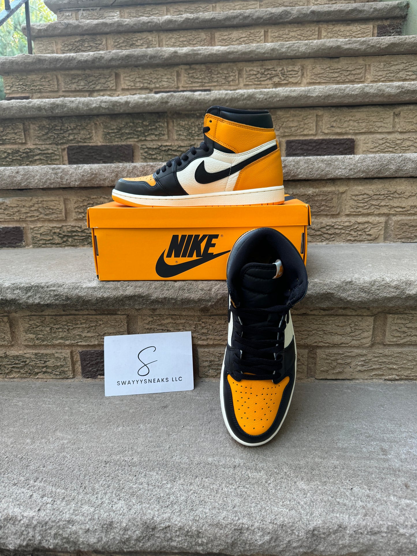 Air Jordan 1 Retro High OG 'Yellow Toe'