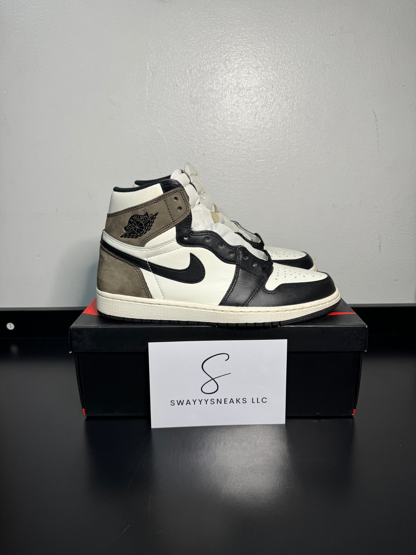 Air Jordan 1 Retro High OG 'Dark Mocha'