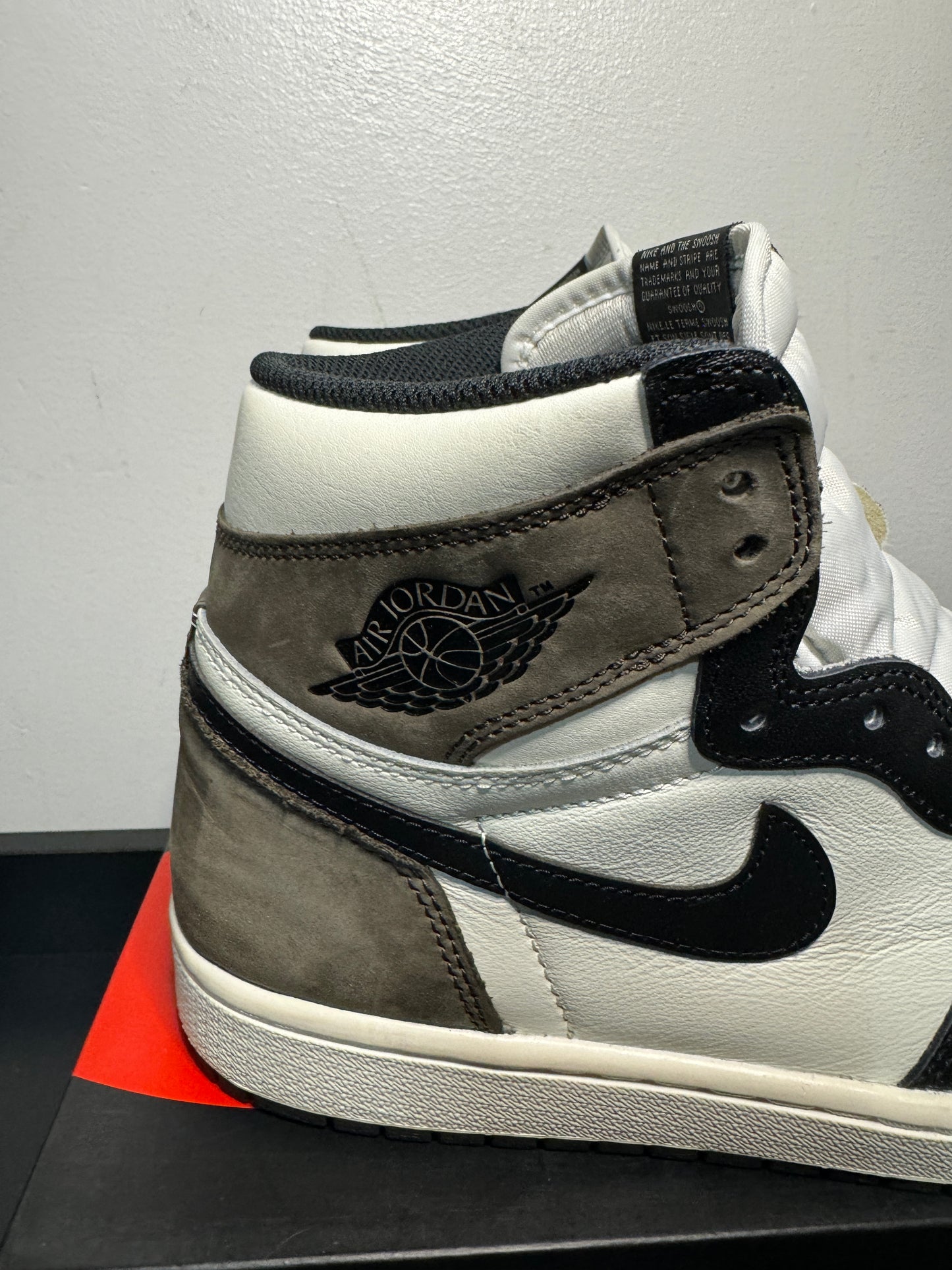 Air Jordan 1 Retro High OG 'Dark Mocha'