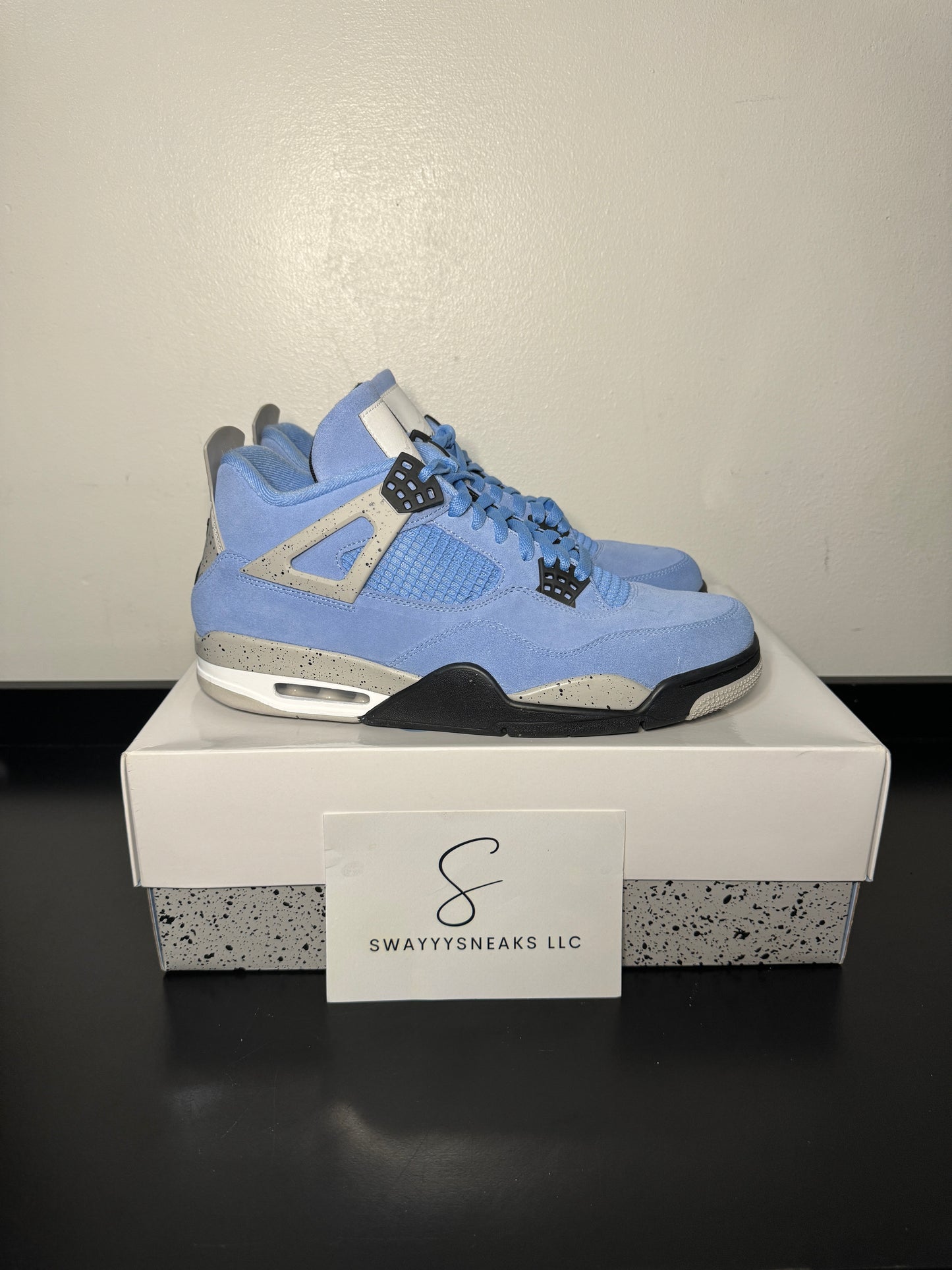 Air Jordan 4 Retro 'University Blue'